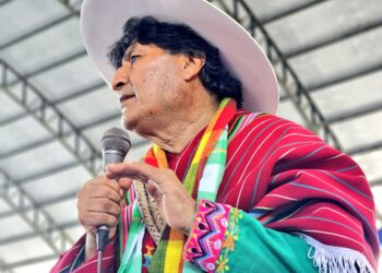 Evo cuestiona al TSE por permitir la candidatura de un extranjero