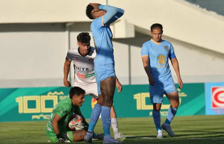 Bolívar deja escapar el liderato; FC Universitario le empata 1-1