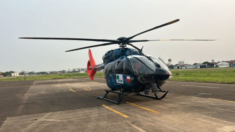 Chile ayuda con un helicóptero para la lucha contra los incendios en el país