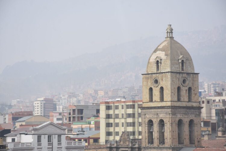 Educación determina clases a distancia en La Paz en colegios afectados por el humo