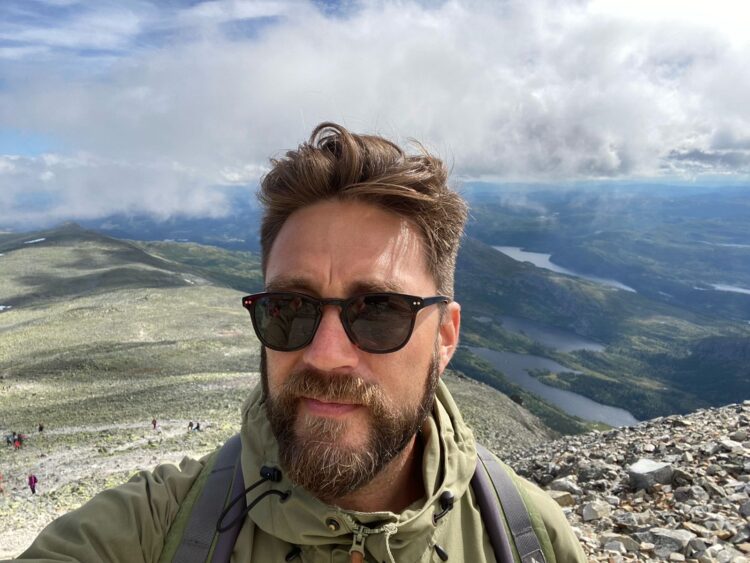 Sergio Haisch relata su viaje de Bolivia a Noruega en retratos