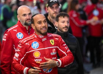 Hamilton y Verstappen reviven su duelo, con permiso de McLaren