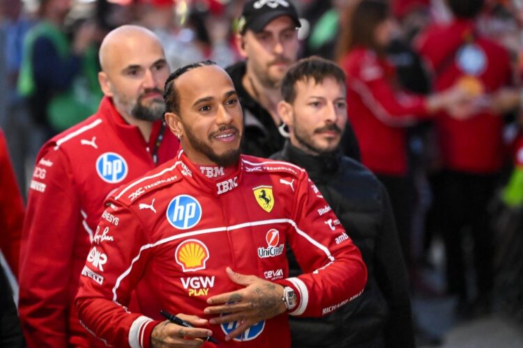 Hamilton y Verstappen reviven su duelo, con permiso de McLaren