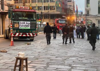 Protesta de empresas por falta de pago de la Alcaldía de La Paz.