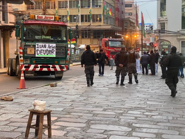 Protesta de empresas por falta de pago de la Alcaldía de La Paz.