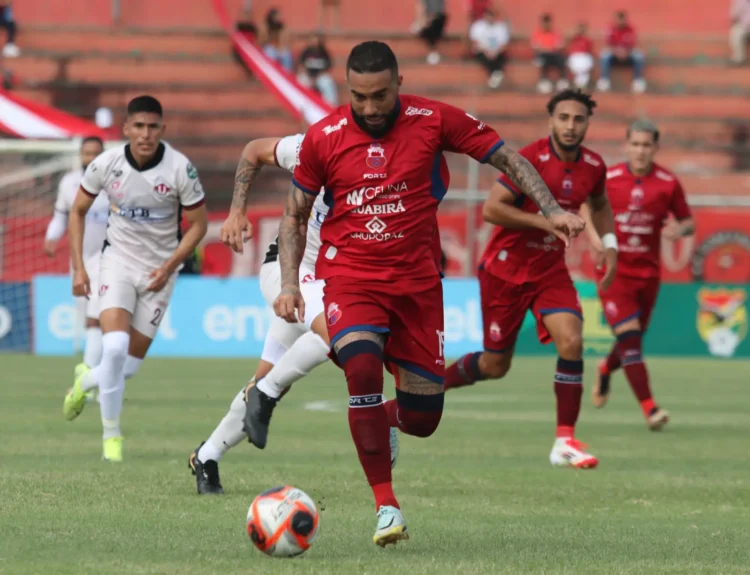 Guabirá vence 2-0 a FC Universitario en el seriado