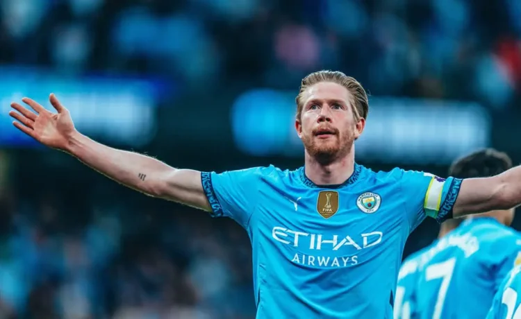 De Bruyne coloca tercero al Manchester City y le acerca a Champions