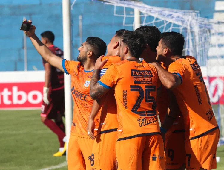 San Antonio deja ir el triunfo; Blooming le empató 2-2