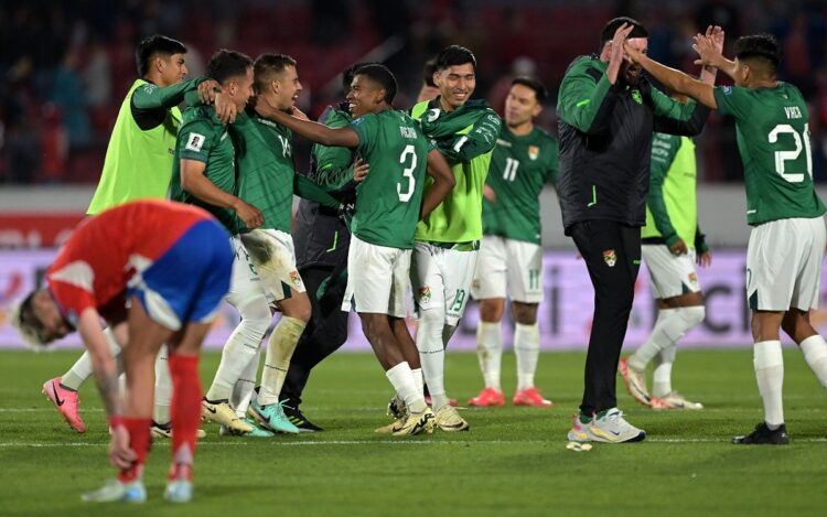 Bolivia hunde a Chile y consigue su primer triunfo por eliminatorias en Santiago