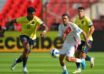 Ecuador gana 1-0 a Perú para permanecer en zona de clasificación al Mundial 2026