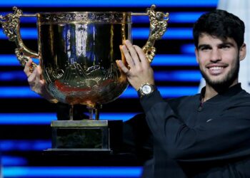 Alcaraz destrona a Sinner en Pekín y se lleva el 16º título de su carrera