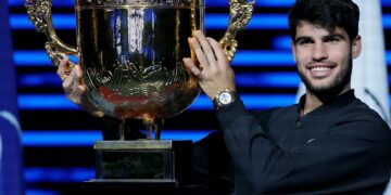 Alcaraz destrona a Sinner en Pekín y se lleva el 16º título de su carrera