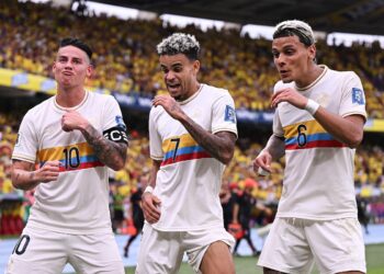 Colombia aplasta a Chile 4-0 y alcanza a Argentina en la Eliminatoria