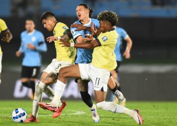 Uruguay decepciona nuevamente y apenas empata con Ecuador