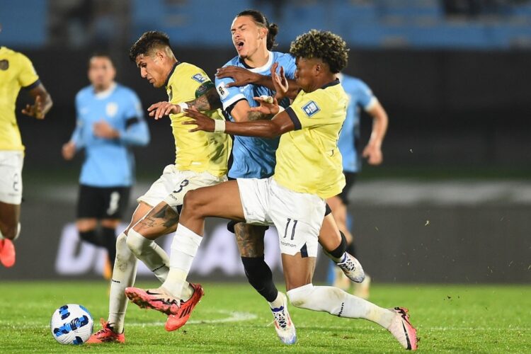Uruguay decepciona nuevamente y apenas empata con Ecuador