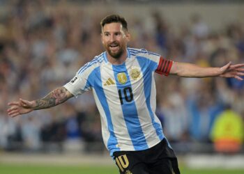 Messi brilla con triplete y avisa que está lejos del retiro: ‘No me puse plazos’