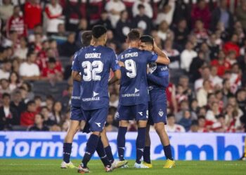 Vélez salva un punto en visita a River y sigue al mando de la Liga argentina