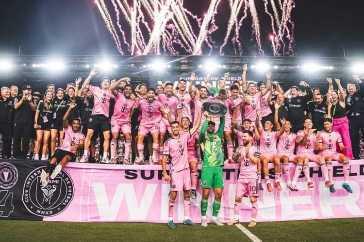 Messi marca otro triplete y el Inter Miami rompe récord de puntos de MLS