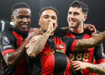 El Arsenal sufre su primera derrota, el United se reencuentra con el triunfo