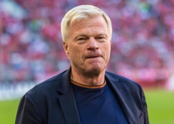 Antiguo arquero alemán Oliver Kahn valora una participación en el Girondins de Burdeos