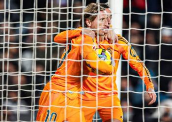 Real Madrid se pone líder de la Liga con remontada agónica en Valencia