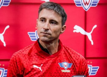El DT Theiler asume en Wilstermann, optimista de superar el mal temporal institucional