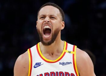 Stephen Curry deslumbra con 12 triples en triunfo de los Warriors
