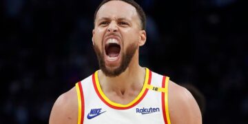 Stephen Curry deslumbra con 12 triples en triunfo de los Warriors