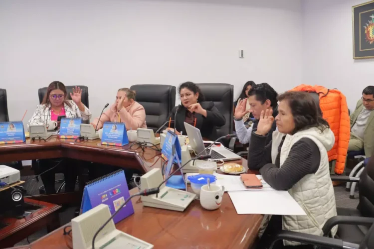Comisión aprueba ley sobre debate obligatorio y ésta pasa a Diputados para su tratamiento