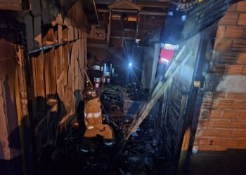 Un incendio se desata en un colegio de El Alto