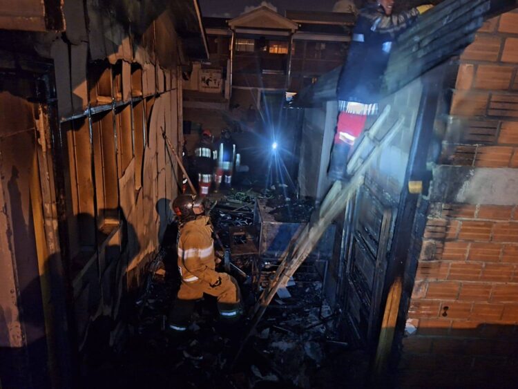 Un incendio se desata en un colegio de El Alto