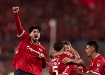 Inde sueña; Corinthians y Mineiro siguen en carrera