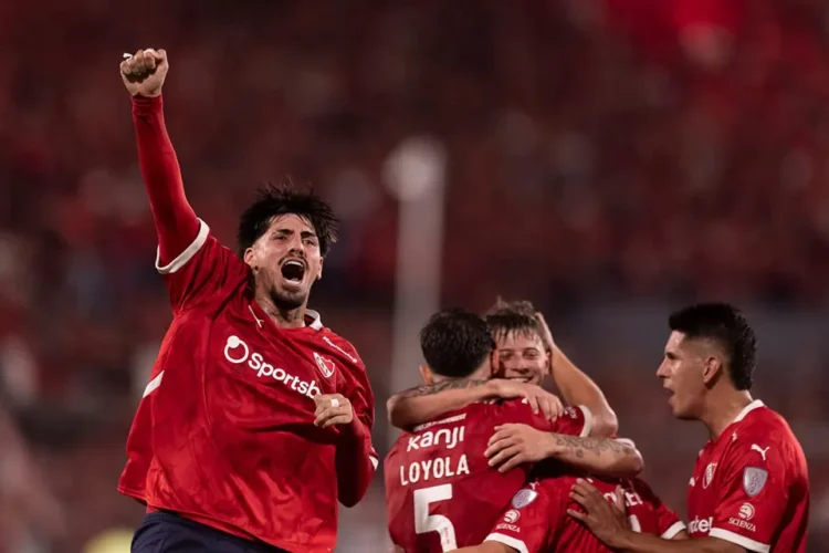 Inde sueña; Corinthians y Mineiro siguen en carrera