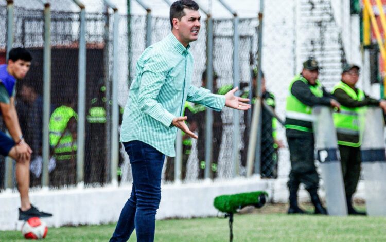 Rescalvo viaja otra vez al exterior por temas familiares