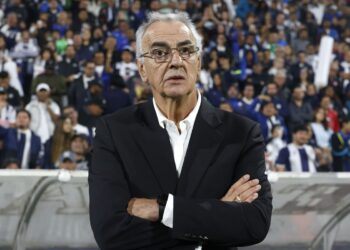 Uruguayo Jorge Fossati deja de ser técnico de Perú tras magra campaña