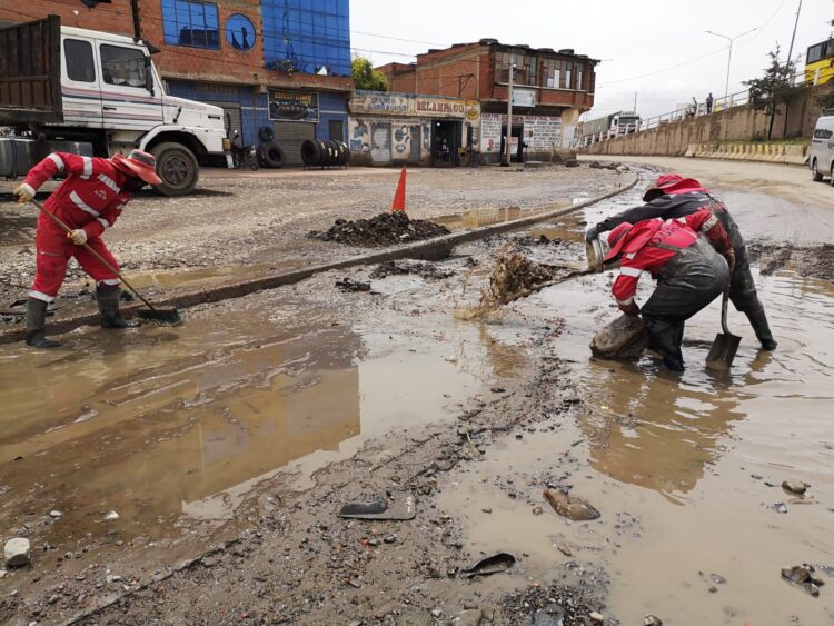 Ante el incremento de las lluvias, El Alto suma personal a sus brigadas
