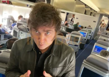 Milei viaja a EEUU en medio de escándalo por criptomoneda en Argentina