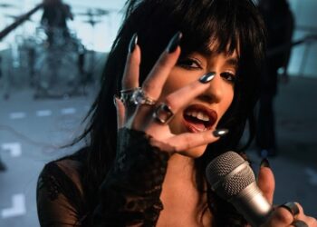 ‘Fanático’, lo último de Lali Espósito, cruza rock, política y fama