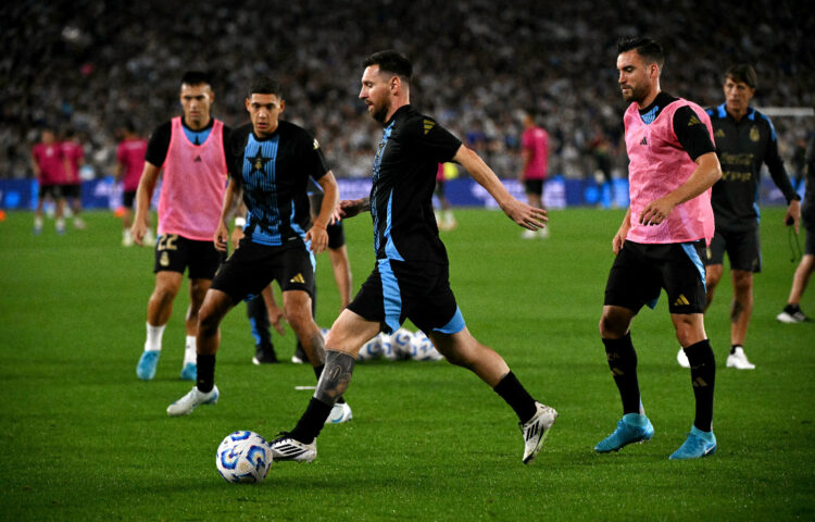 ‘Messi no para de sorprendernos’, afirma Scaloni