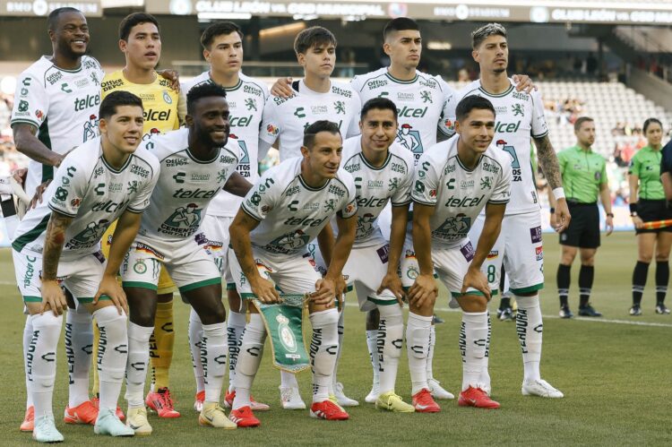 Herido por exclusión del Mundial de Clubes, León busca la cima en México