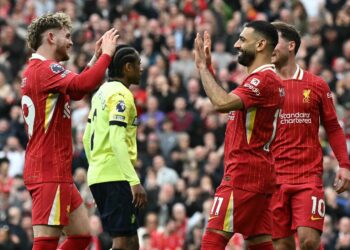 Arsenal tropieza con United, autopista hacia el título para Liverpool