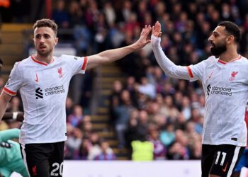Liverpool se va al parón como líder, City y Arsenal remontan