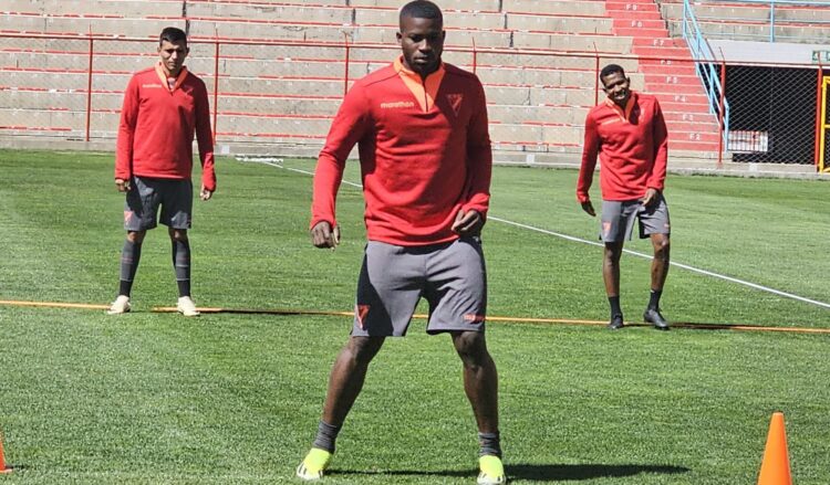 El colombiano Lucumi se perfila como titular en Always Ready