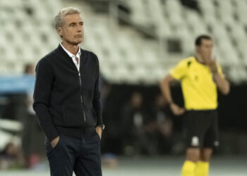 Luis Castro deja de ser entrenador del Al-Nassr de Cristiano Ronaldo