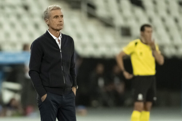 Luis Castro deja de ser entrenador del Al-Nassr de Cristiano Ronaldo
