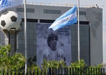 Comienza juicio por la muerte de Maradona en Argentina contra siete miembros de su equipo médico