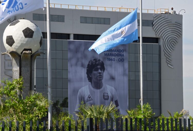 Comienza juicio por la muerte de Maradona en Argentina contra siete miembros de su equipo médico