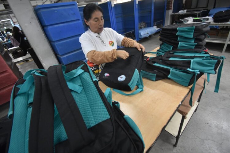 Conozca el cronograma de entrega de mochilas escolares en La Paz
