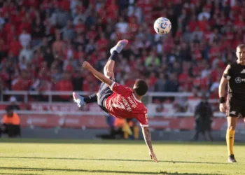 Independiente gana con gol antológico y jugará ante Boca en cuartos del Apertura
