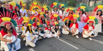 ‘Los Macheteros’ colorean las calles de Burdeos, Francia